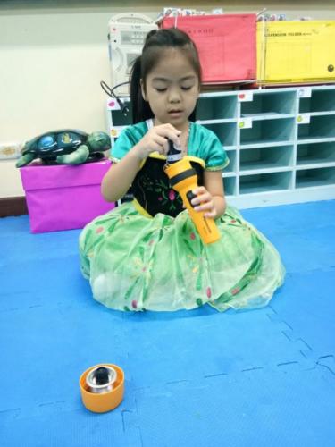 Exploring a Battery    ห้อง5 บ่าย ๑๙๑๐๑๘ 0001