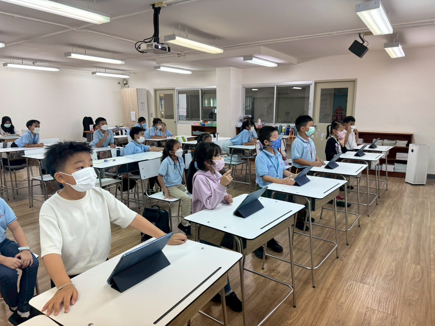 ประมวลภาพบรรยากาศการเรียนการสอน ภาคเรียนที่ 1/2568 ทุกระดับชั้น ระหว่างวันที่ 19 – 23 พฤษภาคม 2568 (ประถมศึกษาปีที่ 2)(กรุงเทพมหานคร)