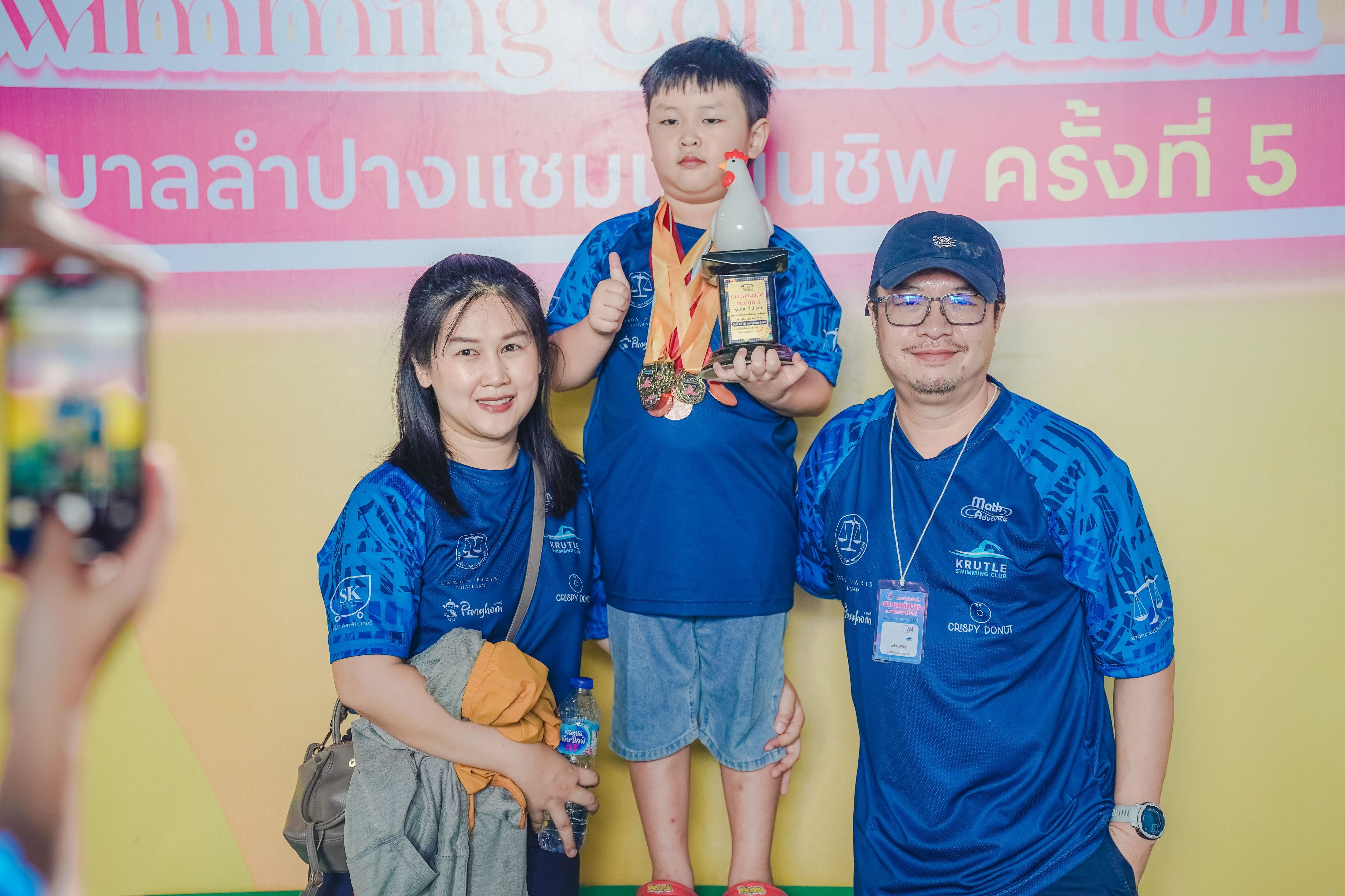 ขอแสดงความยินดีกับ นักเรียนคนเก่งที่ได้เข้าร่วมการแข่งขันว่ายน้ำ