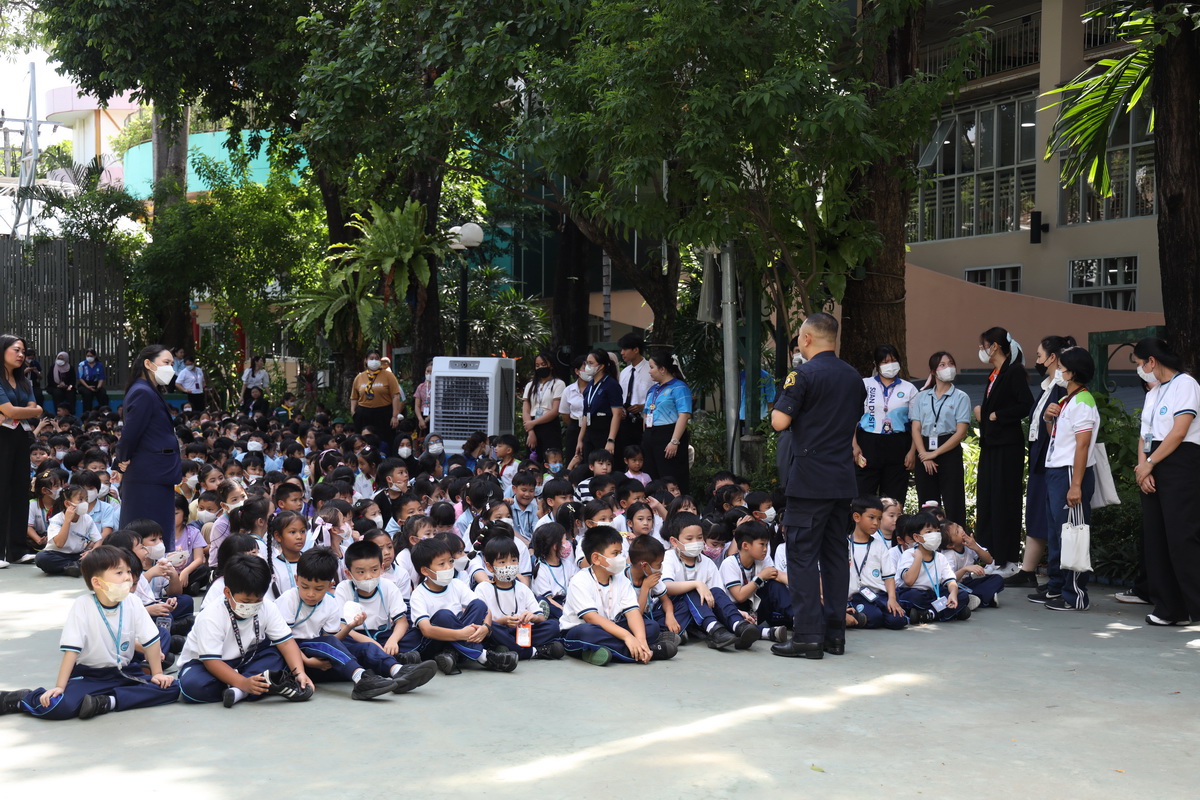 การซ้อมวิธีปฏิบัติตนให้ปลอดภัยขณะเกิดเหตุแผ่นดินไหวและการติดอยู่ในรถตู้และรถบัส” ประจำปีการศึกษา 2568
