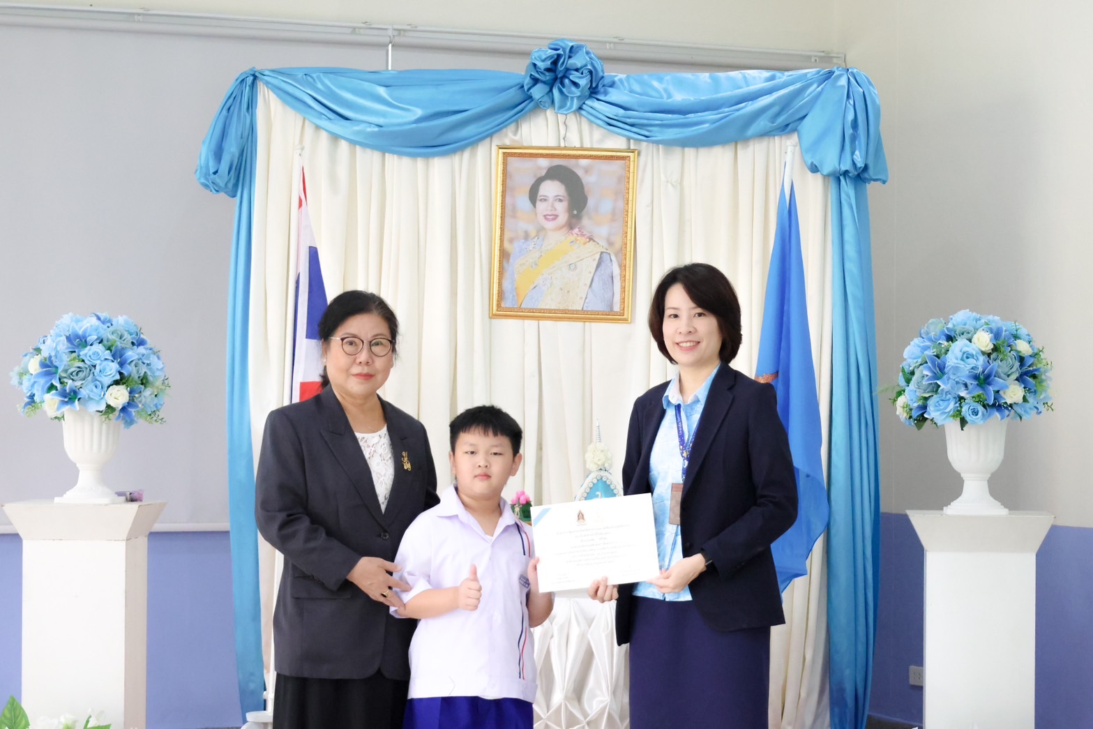 ขอแสดงความยินดีกับนักเรียนที่ได้เข้าร่วมจัดแสดงผลงานศิลปะ