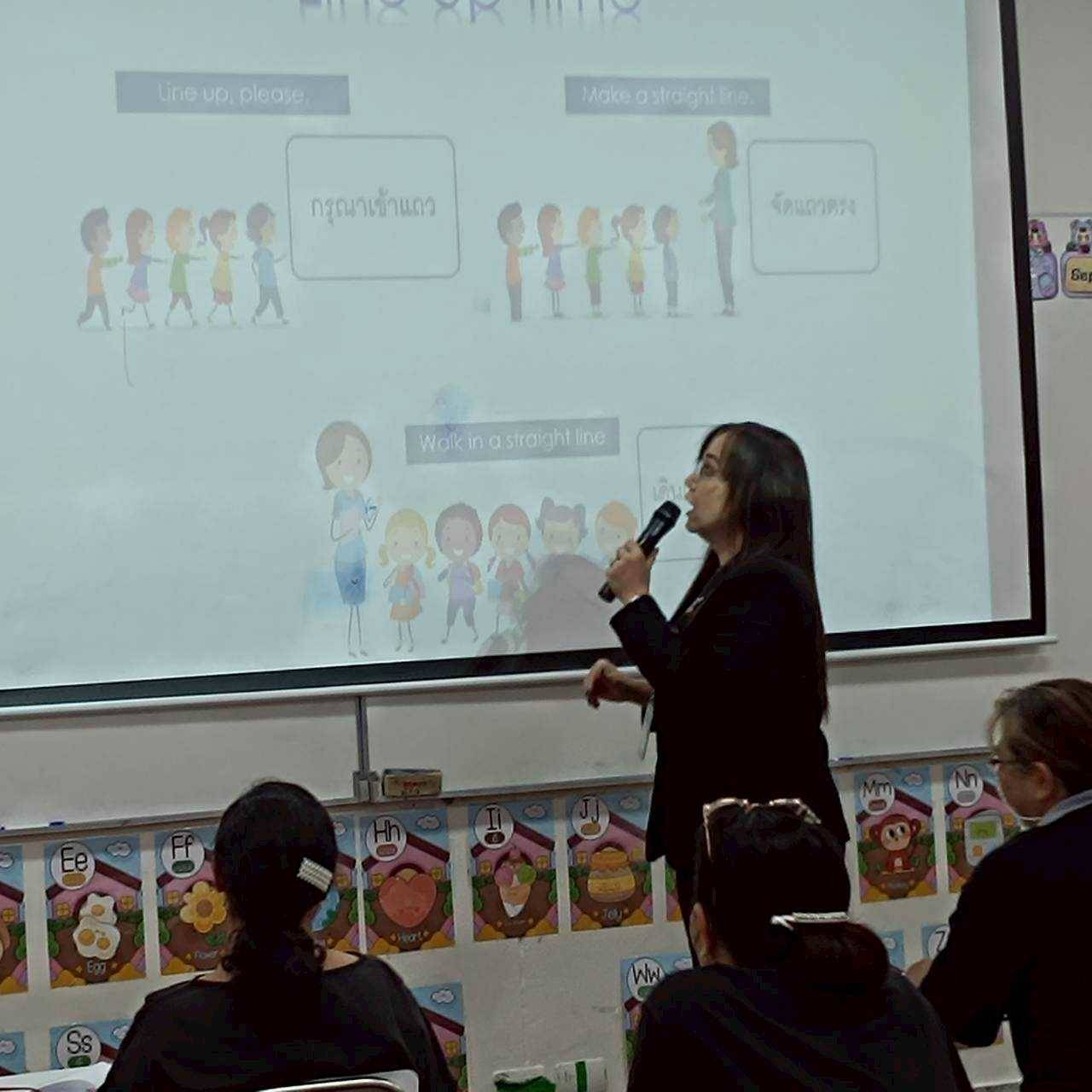 โรงเรียนสาธิตละอออุทิศ สุพรรณบุรี ได้จัดอบรมภาษาอังกฤษ