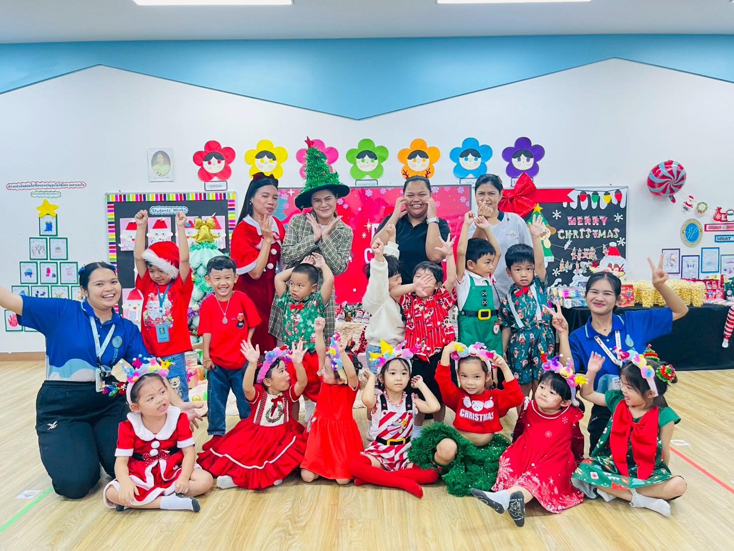 🎄A Jolly day full of christmas fun & smile 🎄