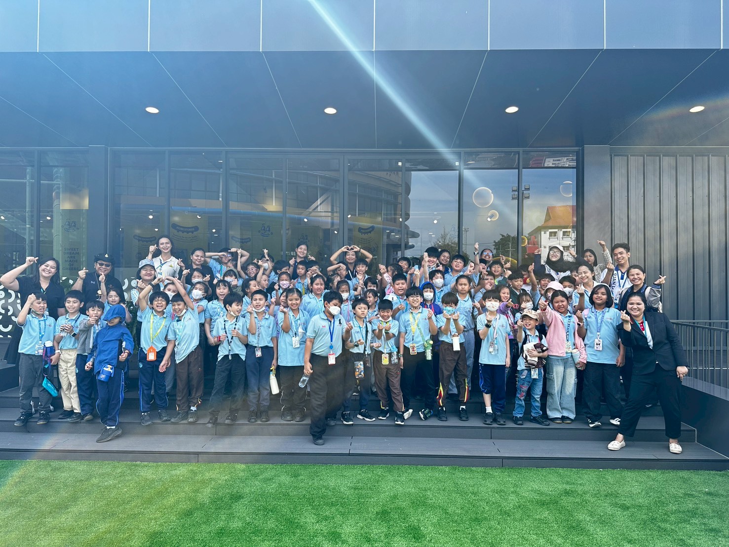 ประมวลภาพบรรยากาศการเรียนการสอน ภาคเรียนที่ 2/2568 ระดับชั้นประถมศึกษาปีที่ 3 วันที่  24 – 28  พฤศจิกายน  2568 (กรุงเทพมหานคร)