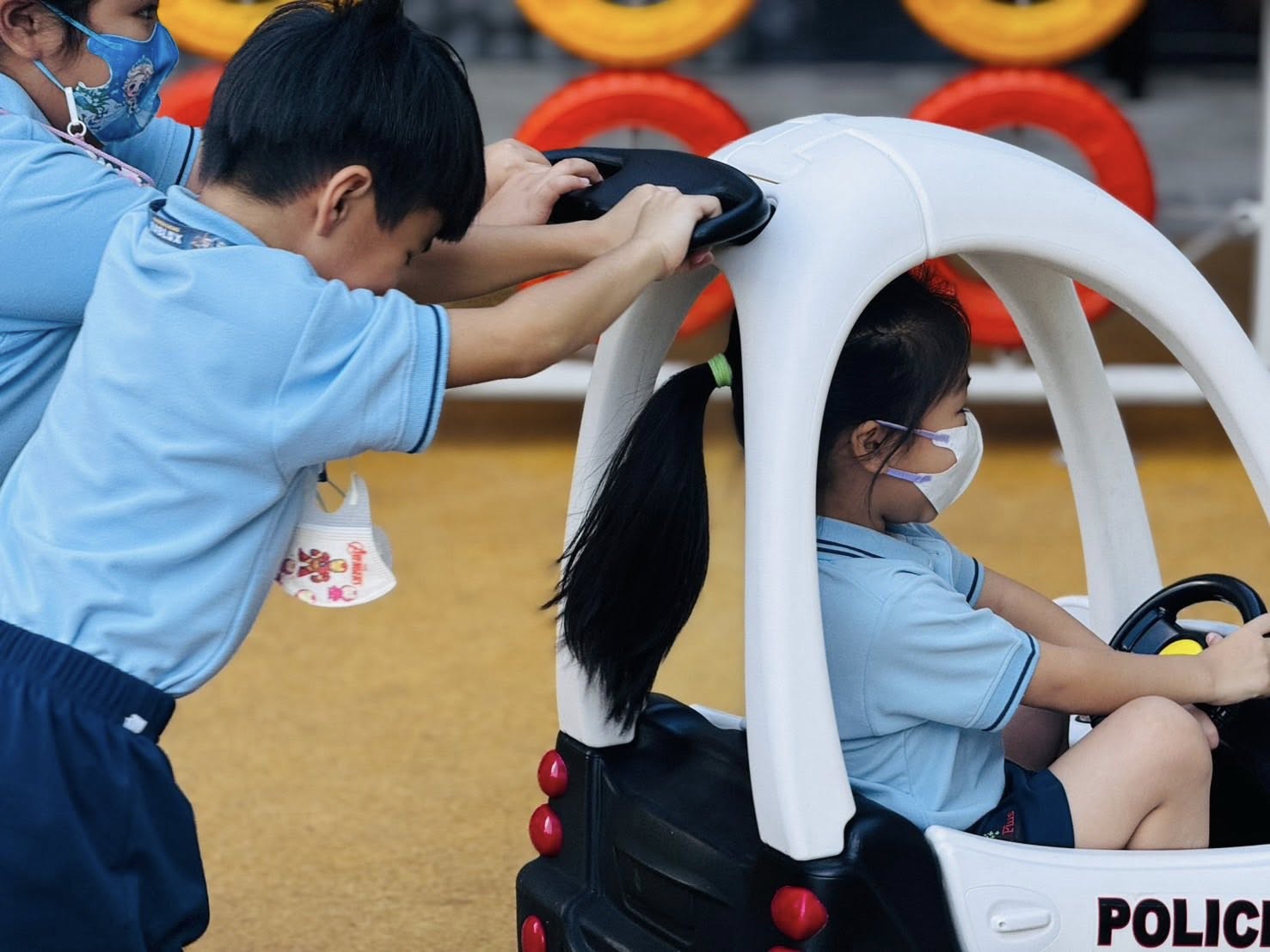 สนุกทุกก้าว พัฒนาทุกการเล่นที่ลานกิจกรรมของเรา 🛝🚗